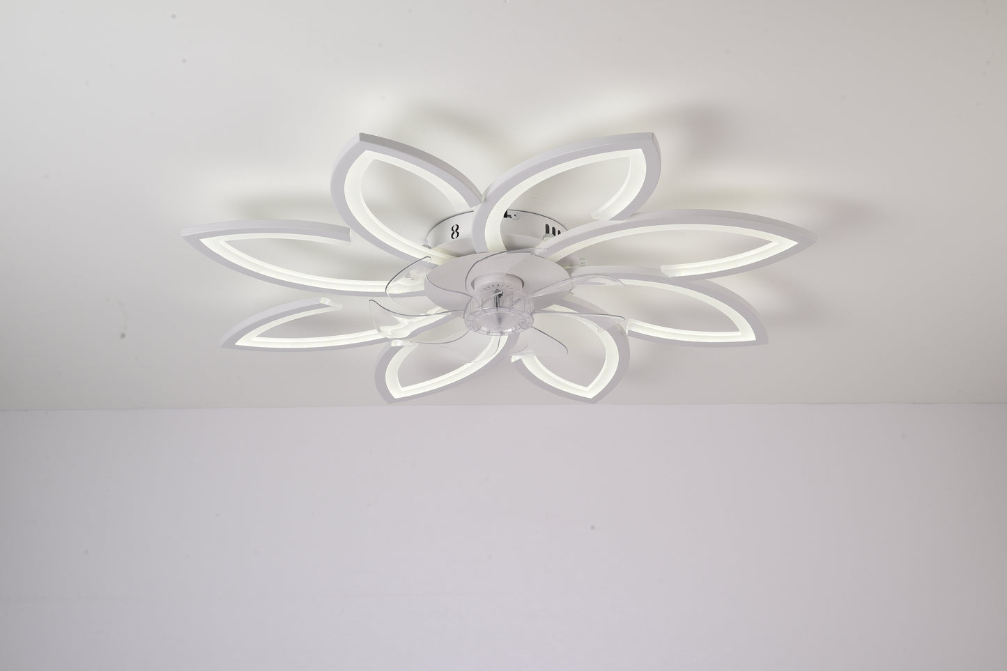 Ventilador de Techo con Luz LED A8003 - 8 Pétalos, 39 Pulgadas, CCT Ajustable 3000K-6000K, Motor DC, Color Blanco