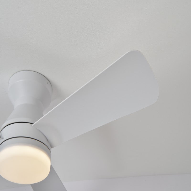 Ventilador de Techo con Luz LED 42” (106 cm) – 3 Aspas, Motor DC Silencioso, 6 Velocidades, Modo Verano/Invierno, CCT Regulable, Blanco o Madera Clara