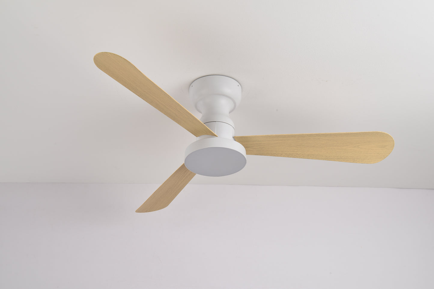 Ventilador de Techo LED 42" Multifunción, Motor DC 30W, 6 Velocidades, CCT 3000K-6000K, IP20, Blanco/Madera