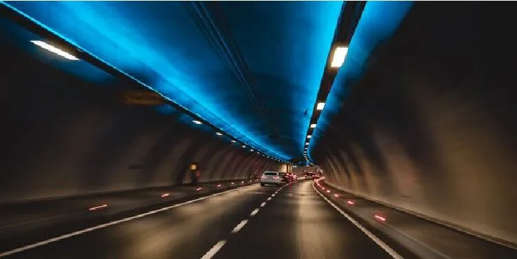 Luz de túnel LED con tecnología antideslumbrante que proporciona una iluminación uniforme