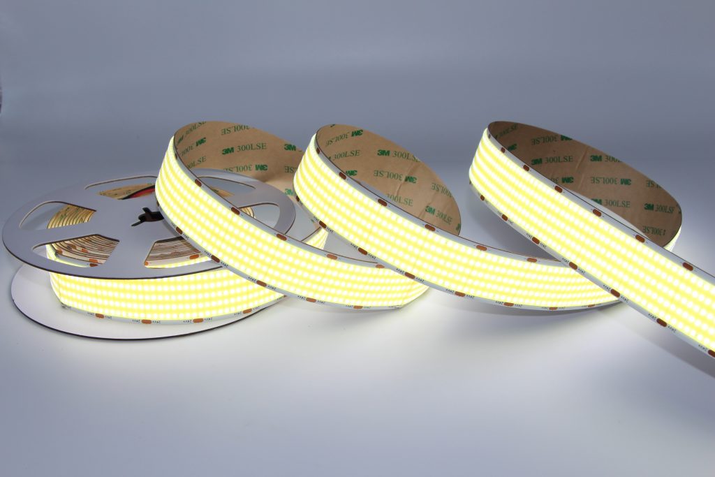 Tira LED con chips de alta calidad para brillo uniforme