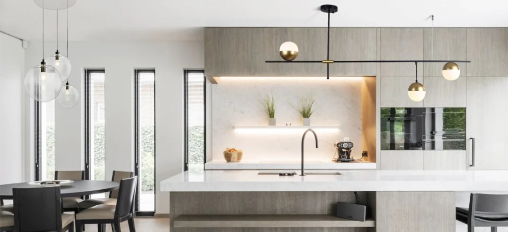 Ideas de luces para cocina contemporánea con diseños geométricos