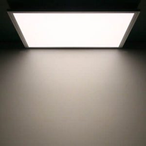 Panel LED de superficie blanca con diseño minimalista para interiores modernos.