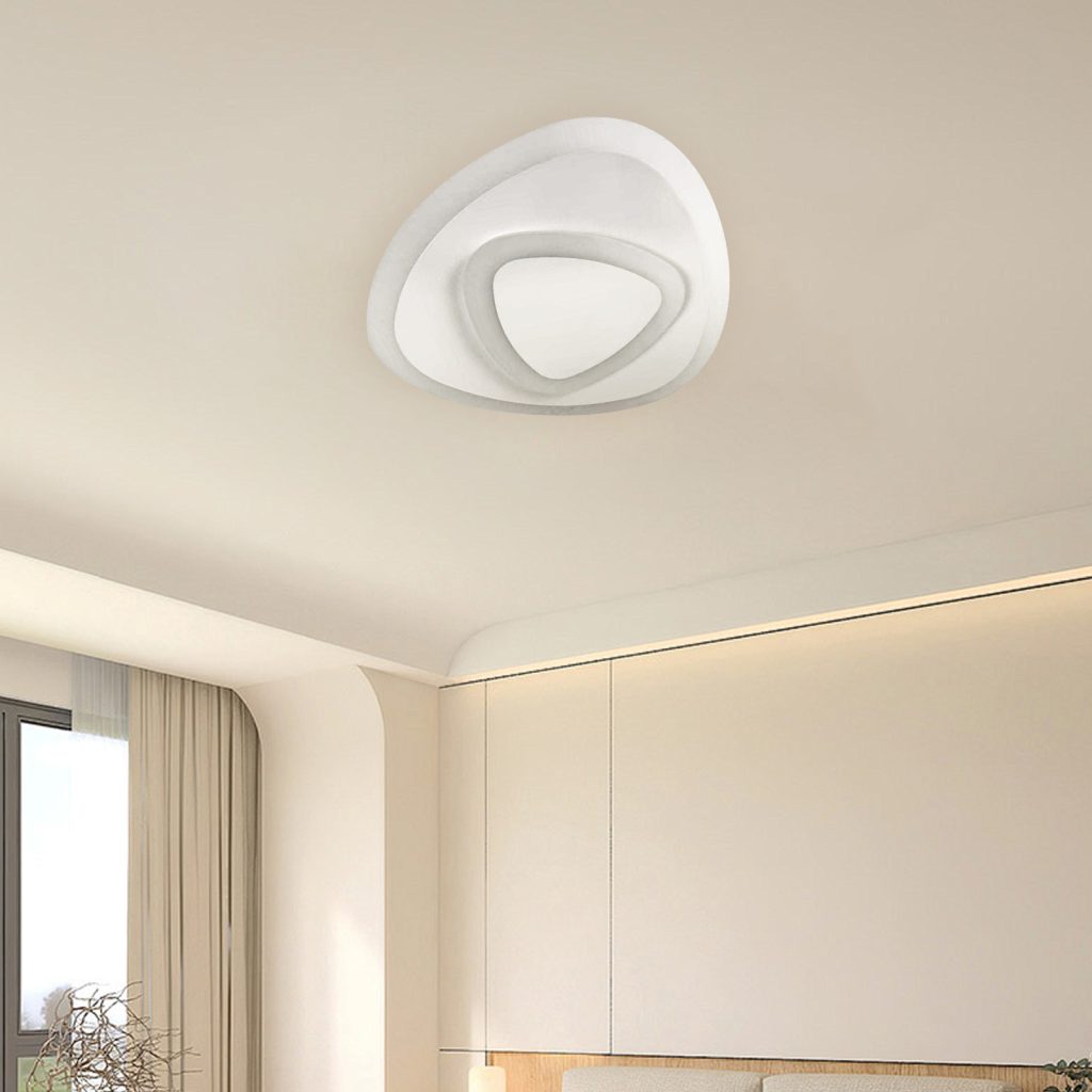 Techo LED para el hogar instalado en un baño elegante y moderno.
